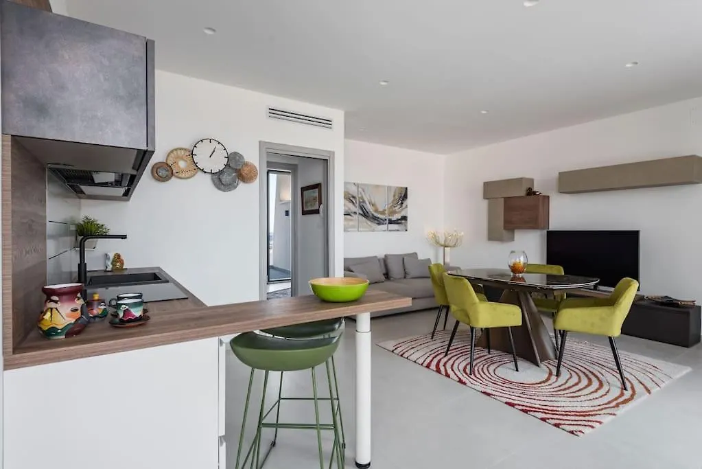 Torre G Luxury Penthouse - Jacuzzi And Parking Car Apartment Catania 0*,  Italy
